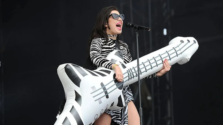 З Касселем, Скорсезе та Кроненбергом: Charli XCX випустила новий альбом