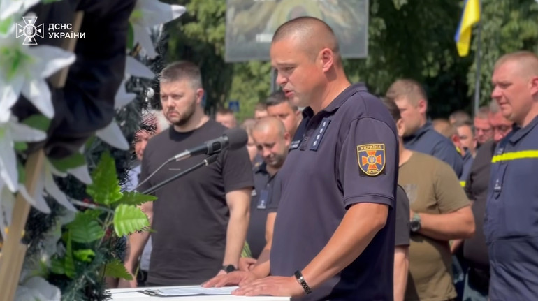 У Києві попрощалися з рятувальниками, які загинули під час ліквідації наслідків атаки РФ