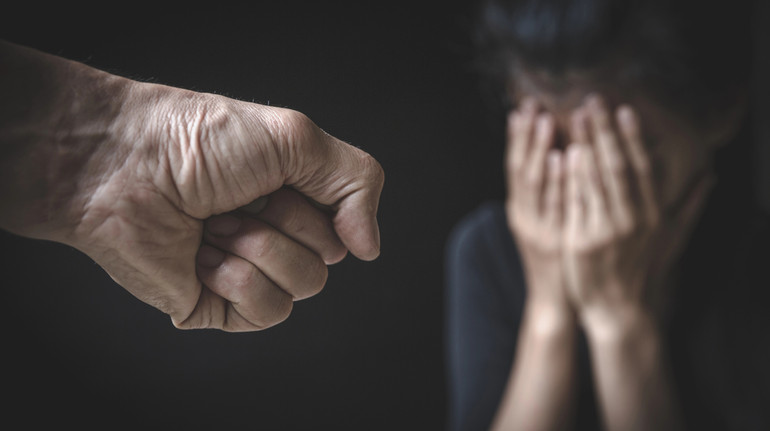 Змушував цілувати йому ноги: у Полтаві затримали іноземця, який знущався над жінкою