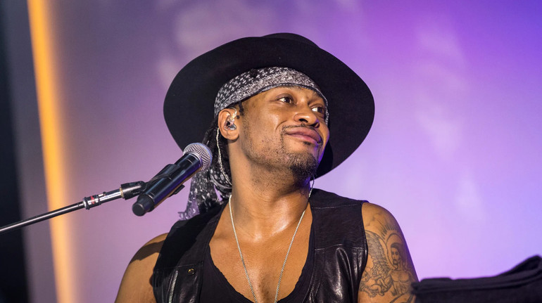 Справжній голос душі та натхнення. У пам'ять про Д'Анджело, легендарного творця нео-солу