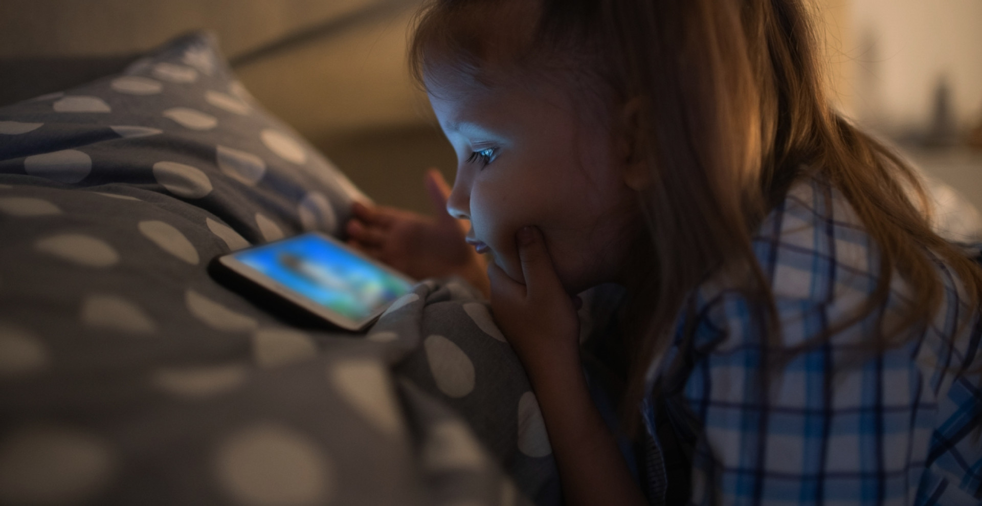 Недитячі забавки: 7 порад, як захистити дітей в кіберпросторі