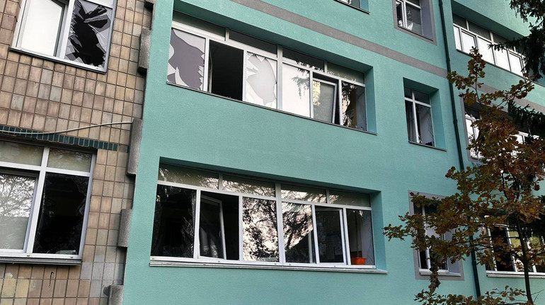 У Києві внаслідок атаки РФ пошкоджено дитячі садки та школи: деякі перейдуть у дистанційний режим