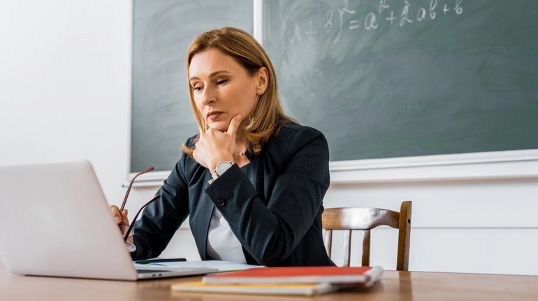 Три мінімальні зарплати для вчителів: що передбачають правки до держбюджету-2026, які пропонують у Раді