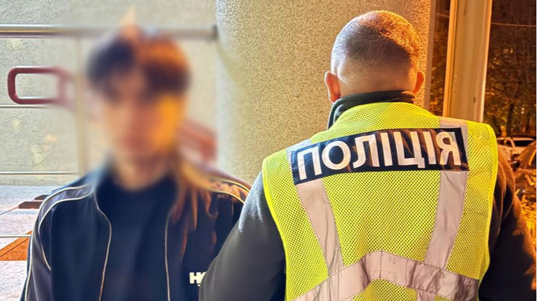 Не така, як на фото: у Києві чоловік побив дівчину після знайомства в інтернеті