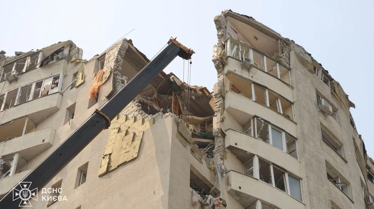 У дитинстві переміг рак, але загинув від війни: що відомо про жертв російської атаки на Київ