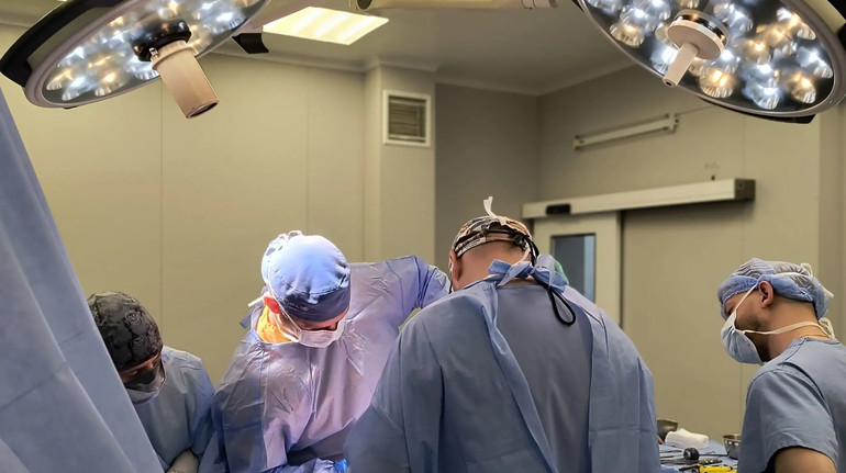 Операція тривала 18 годин: у Львові хірурги випрямили дитині хребет, викривлений на 160 градусів