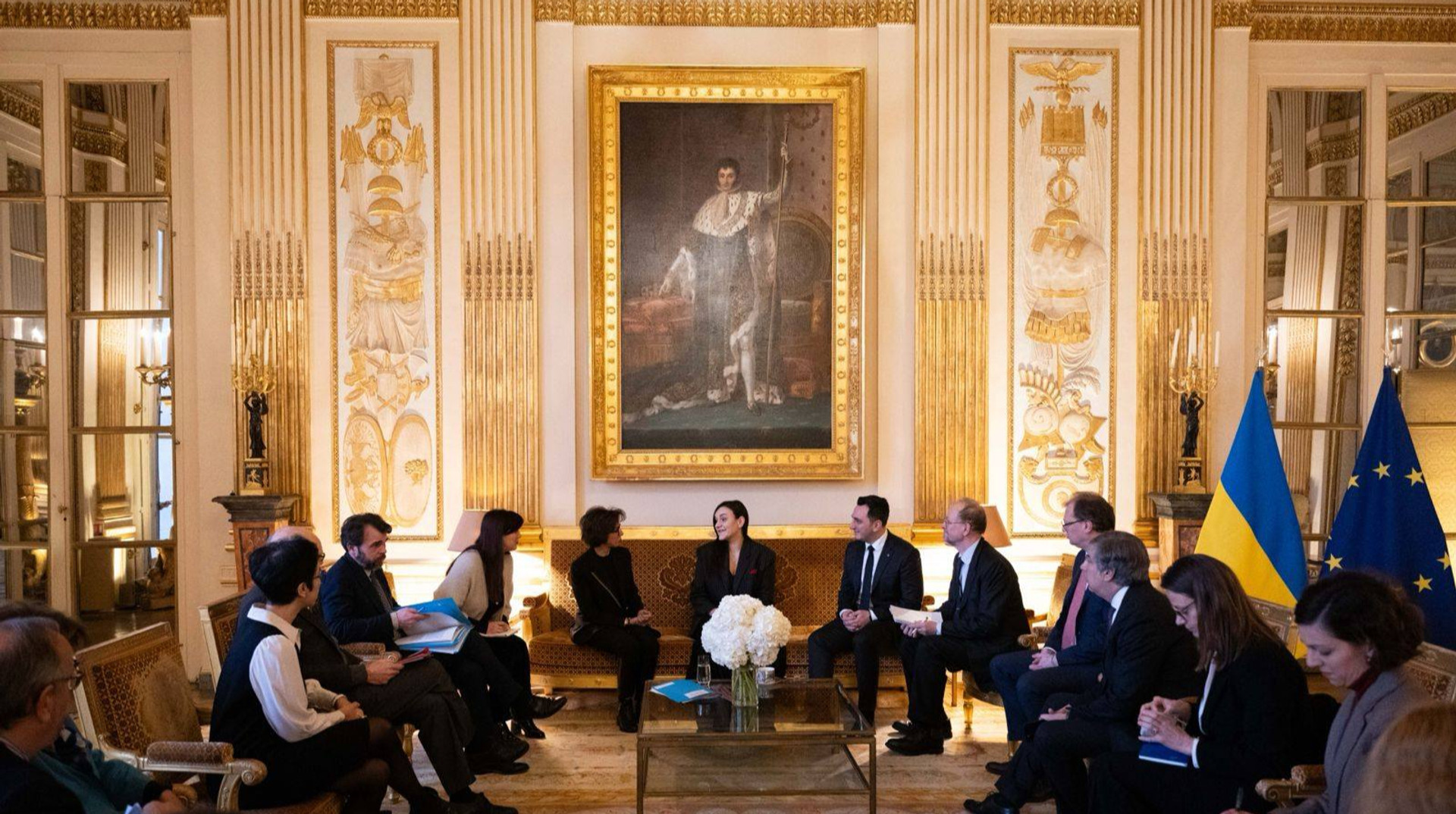 Порожній перший ряд: як у Парижі презентували фонд, що рятуватиме українську культурну спадщину