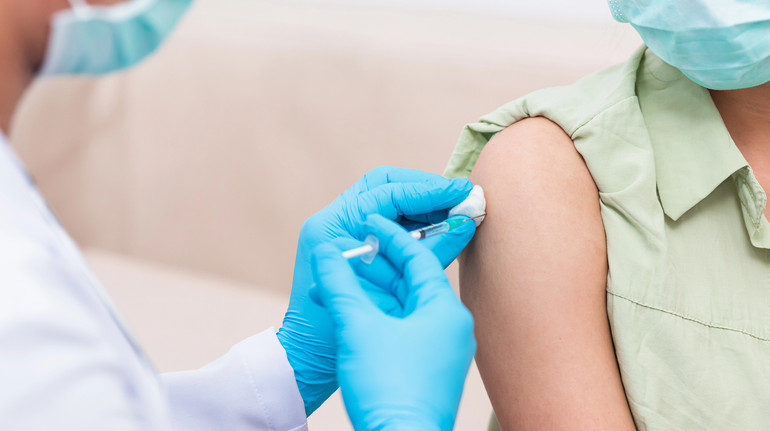 Як вік впливає на ефективність вакцинації та чому дітям і дорослим треба різні щеплення? Пояснює лікар