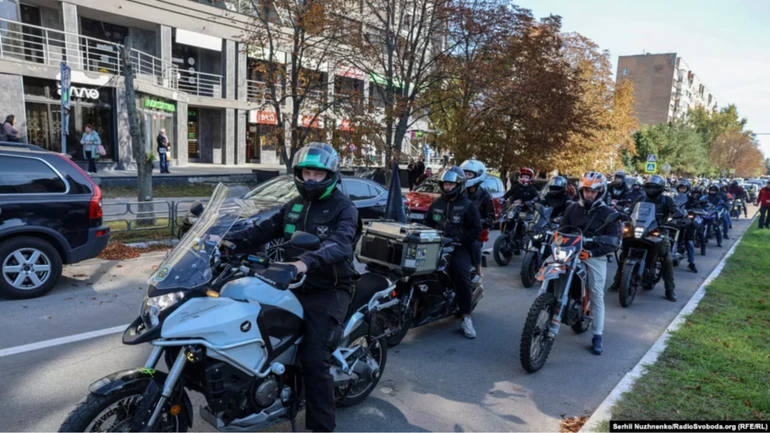 Мріяв про Kawasaki: на Київщині під рев байків попрощалися з 14-річним Іллею, що загинув через удар РФ