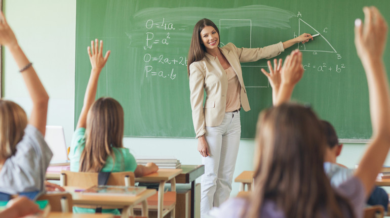 Лише чверть українців вважає професію вчителів престижною: результати опитування