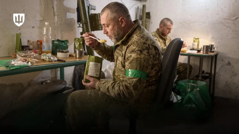 Шоколад, сухофрукти та знезаражувачі для води: уряд оновив сухпайки для військових