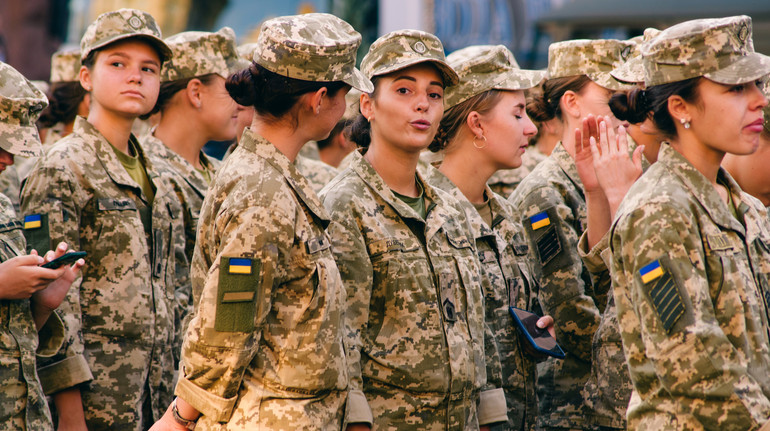 В Міноборони розповіли, скільки жінок звертаються до рекрутингових центрів ЗСУ