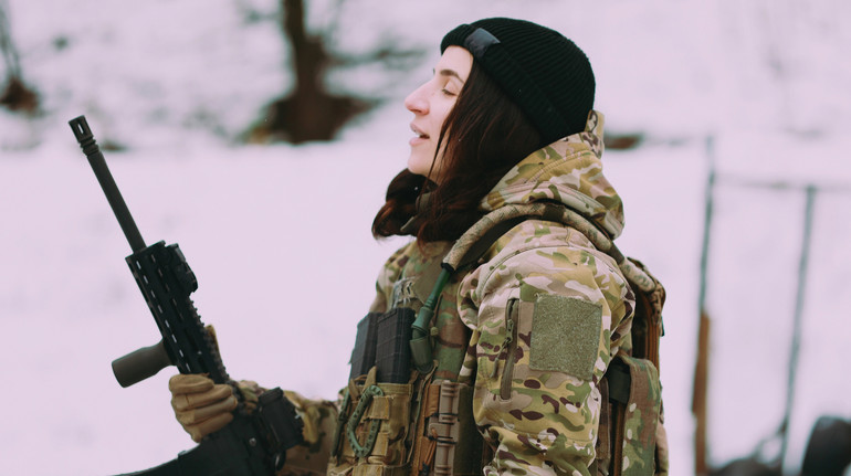 У 2026 році захисницям у ЗСУ планують видавати жіночі бронежилети