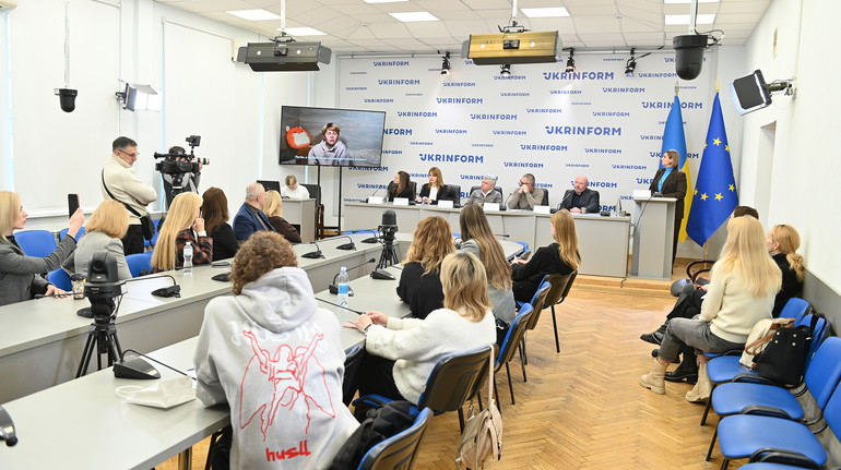 Рак – не вирок для батьківства: як в Україні борються за майбутніх дітей