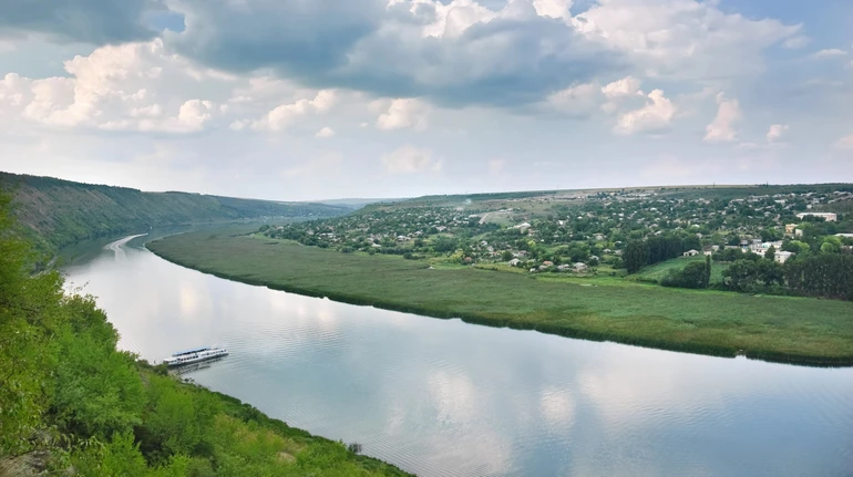 Через атаки РФ концентрація нафтопродуктів і барію у водах Дністра в кілька разів перевищує норму