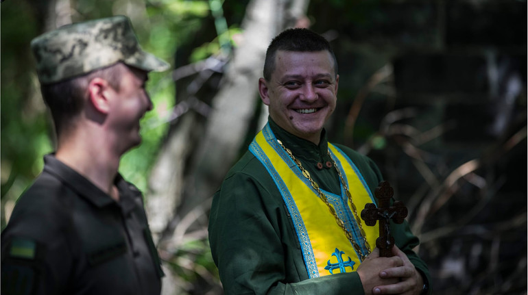 Чим капелан відрізняється від священника? Пояснює ПЦУ