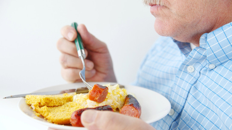 Як сприяти здоровому старінню? Вчені назвали категорію їжі, якої варто уникати