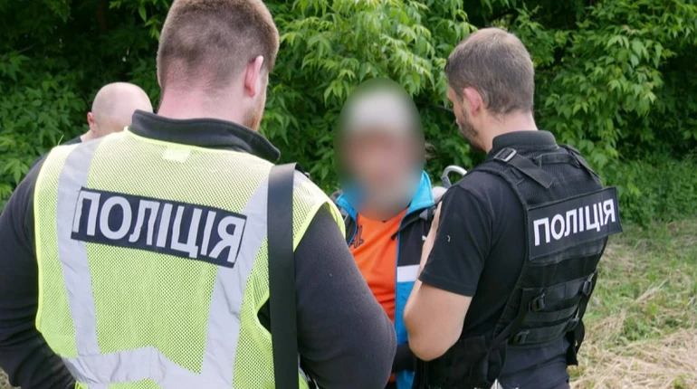 Нещодавно вийшов із в’язниці: на Хмельниччині чоловіка підозрюють у домаганнях до трьох дівчат