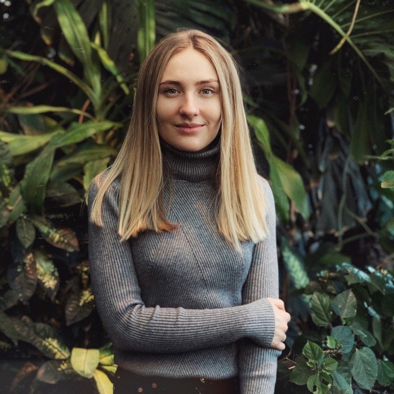 Олена Докова