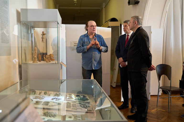 The ceremony of handing over the monument to the National Museum of the History of Ukraine