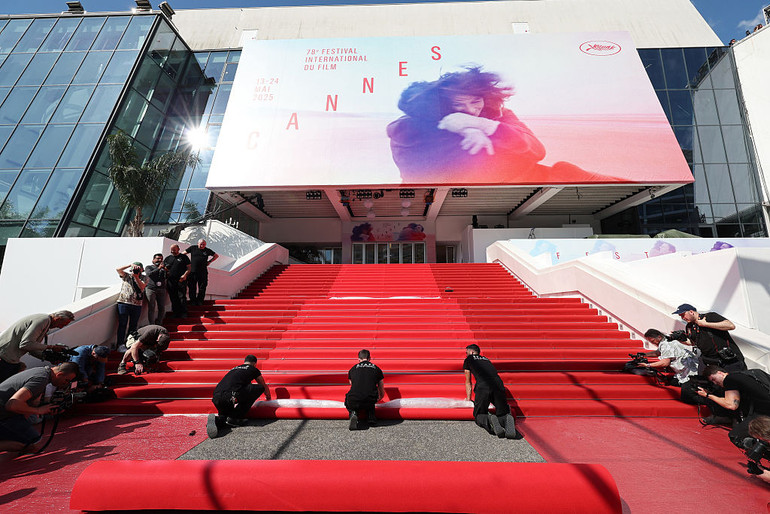 Already today on the red sidewalk will appear world stars and directors