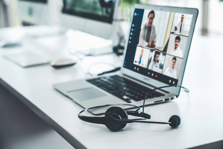 Телемедицина передбачає дистанційну взаємодію між лікарями