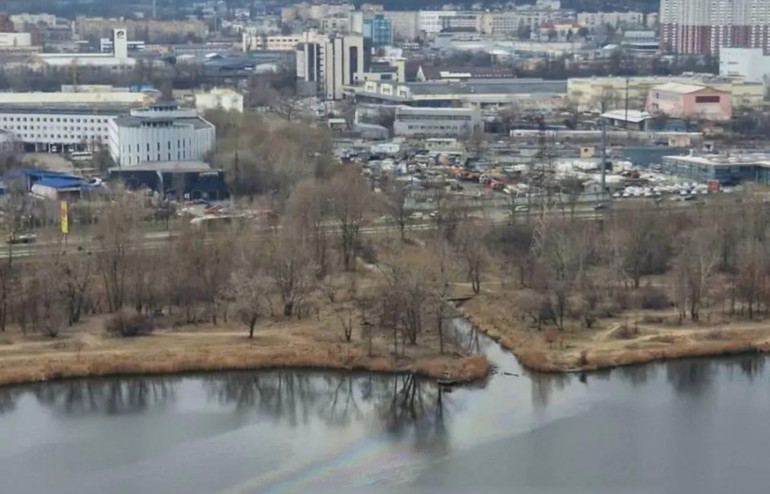 Наслідки забруднення озера Кирилівське в Оболонському районі Києва
