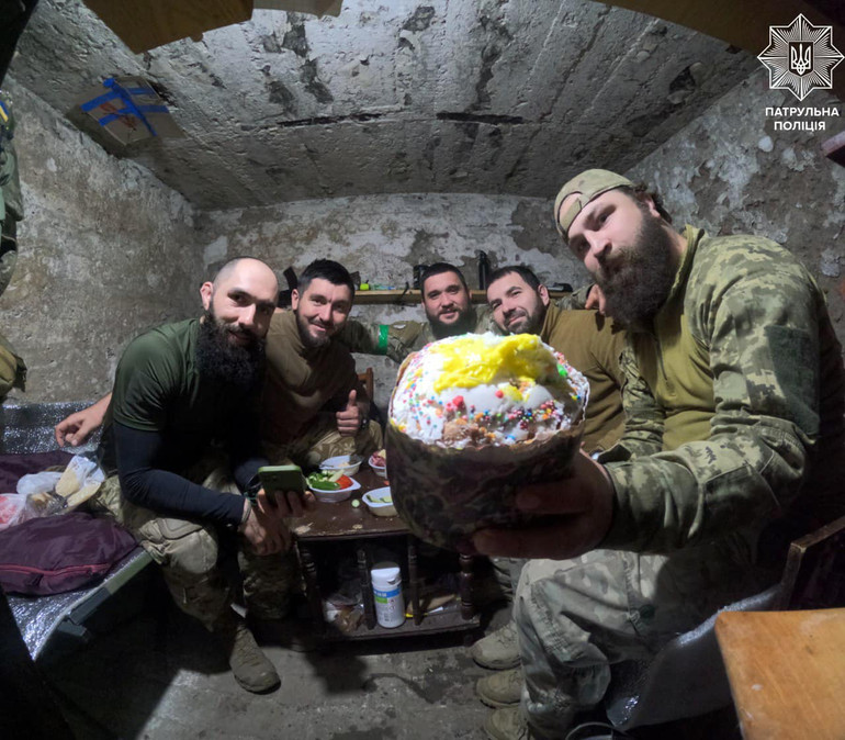 Паска на Великдень для військових