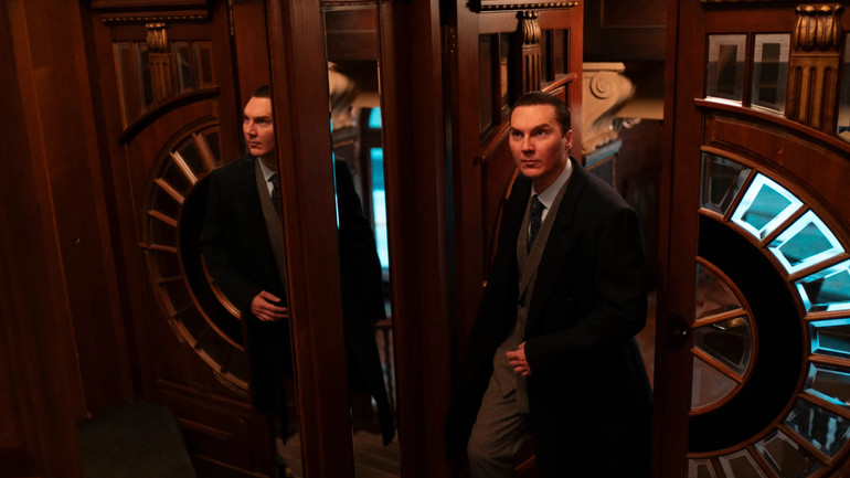 Пол Дано виконав роль вигаданого радника Путіна Вадима Баранова