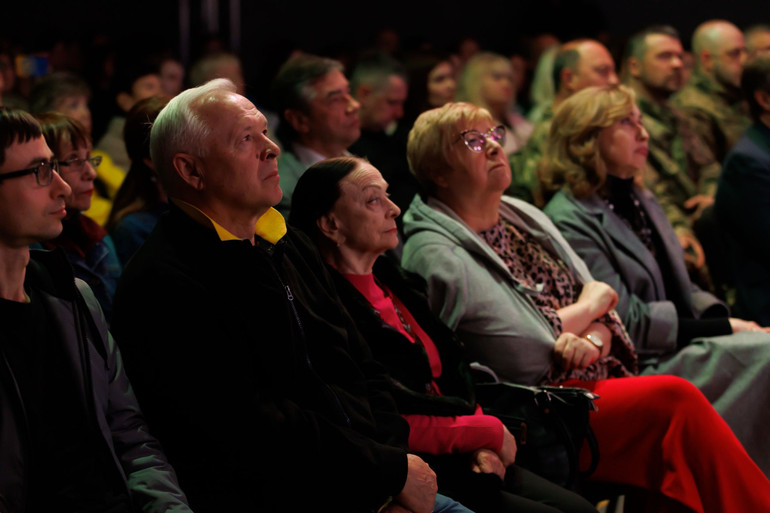 the audience listens to music