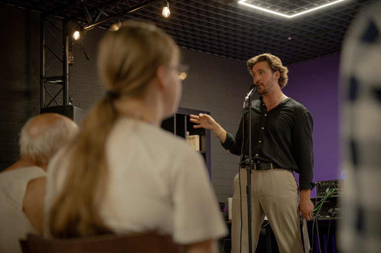 Нікіта Лютий розповідає як виступати на сцені