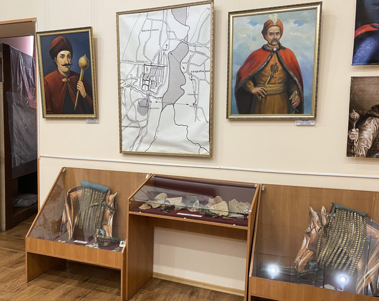 Фото експонатів у залі Конотопської битви