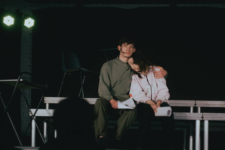 Уривок з читки п'єси 21 у Харкові на Фестивалі перших п'єс у прочитанні Ніни Хижної