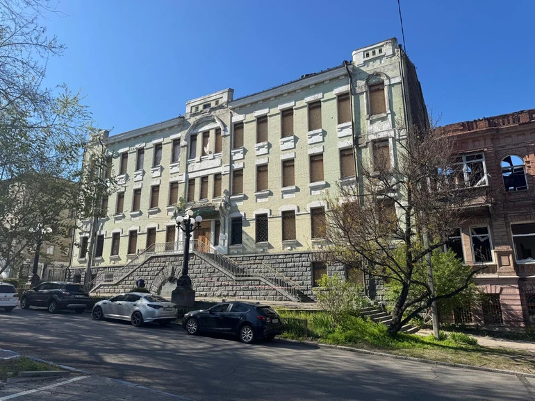 Дніпровський художній музей після російських обстрілів