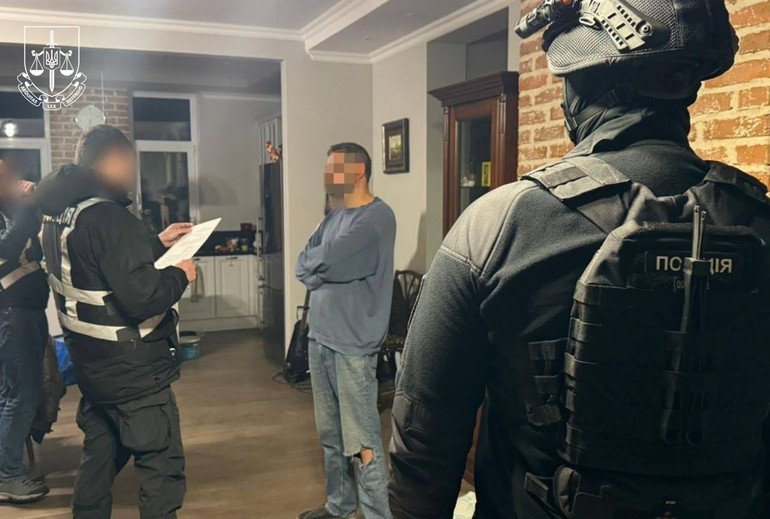 Андрію Білоусу оголосили підозру. Зранку 21 жовтня у його будинку тривали обшуки