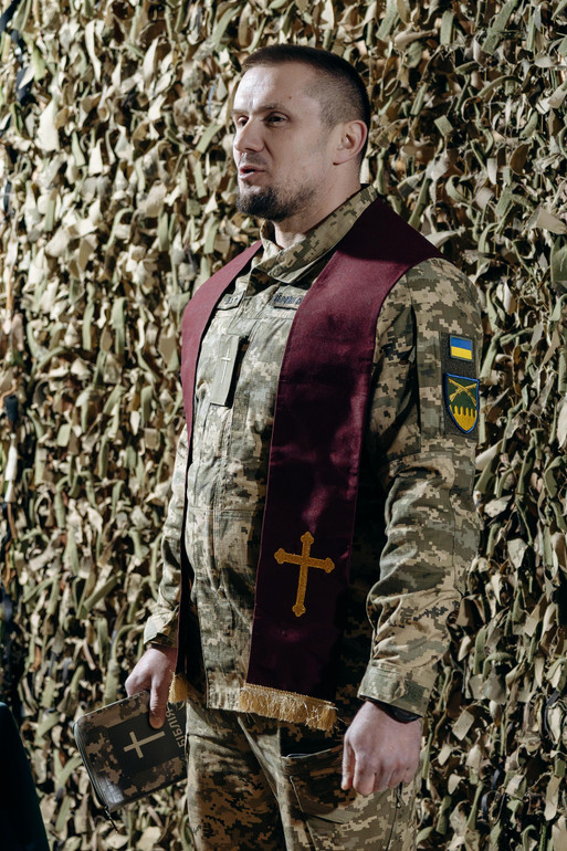 Капелан 92-ої окремої штурмової бригади Михайло Мороз