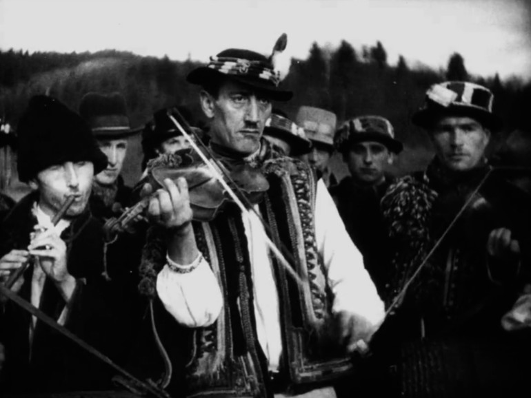 Кадр з фільму Визволення Олександра Довженка