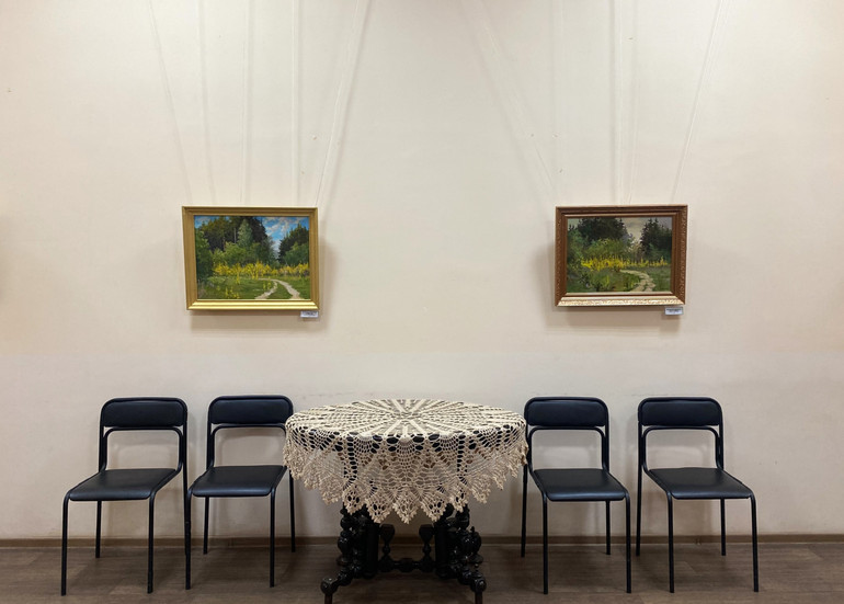 Виставка картин Володимира Борошнєва в холі музею