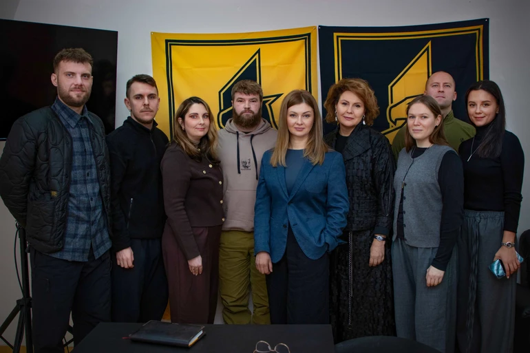 Представники Українського культурного фонду та 1 корпусу НГУ Азов після підписання меморандуму про співпрацю