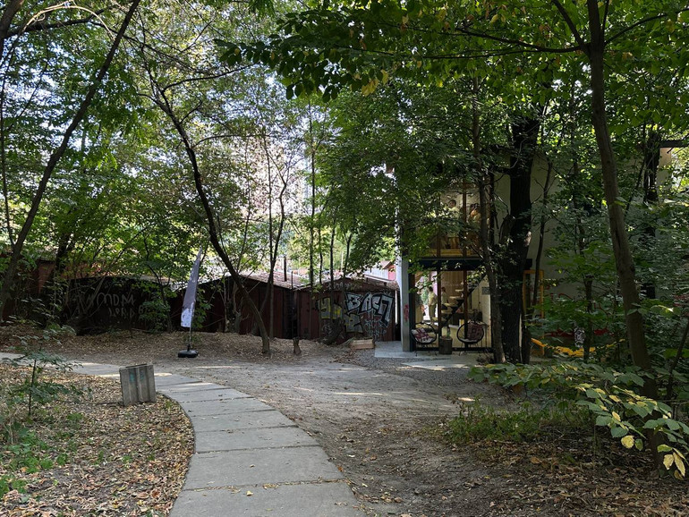 Перша виставка Гаражу 33 офіційно завершена, а робота простору лише почалася