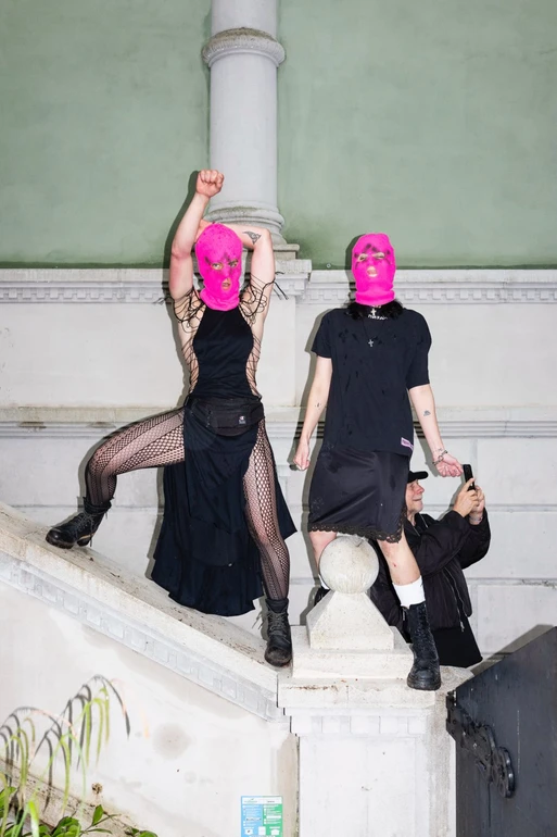 Протести Pussy Riot перед російським павільйоном в Джардіні