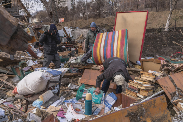 Brent Reno films the consequences of the Russian war in Ukraine