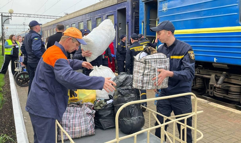 Укрзалізниця евакуювала 25 людей з Покровська, зокрема вагітну жінку