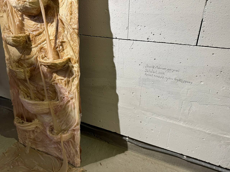 Фонтан Сліз та підпис до роботи від руки