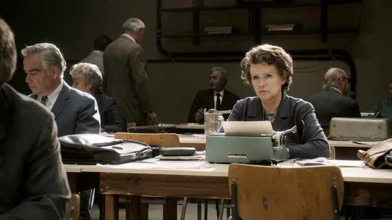 Кадр з фільму Ганна Арендт (Hannah Arendt, реж. Маргарете фон Тротта, 2012)