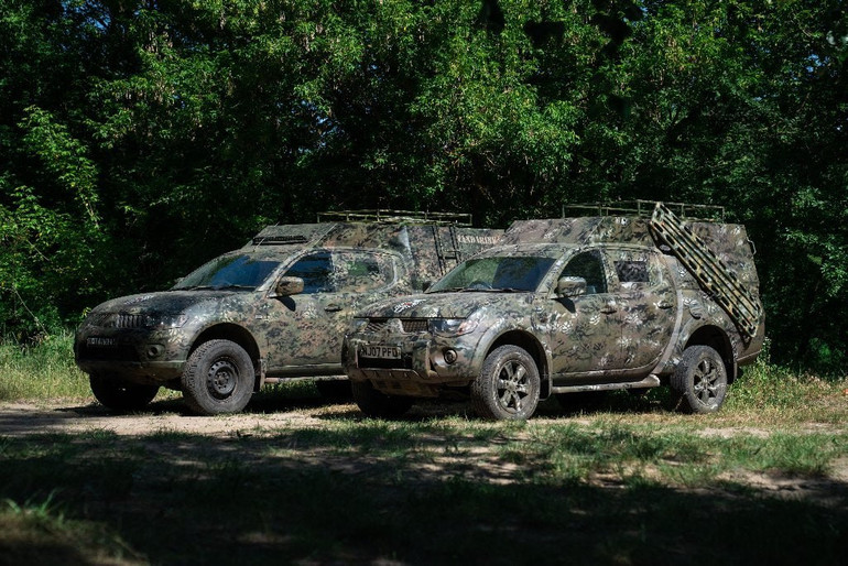 Два переобладнані авто під кейсеваки