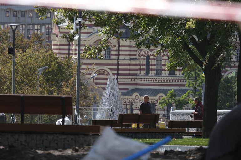 Реконструкцію скверу планують закінчити до 23 серпня