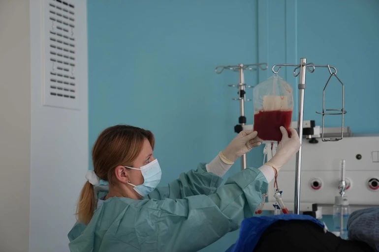 Донька стала доноркою кісткового мозку для матері з рідкісною хворобою крові