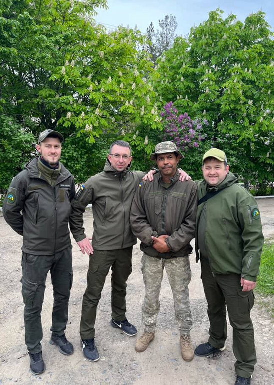 Богдан Лисенко з військовим капеланом