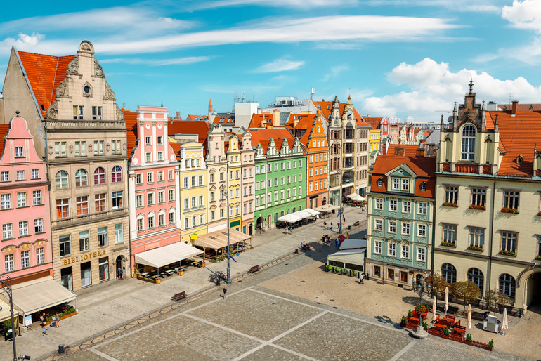 До Вроцлава можна потрапити потягом або автобусом